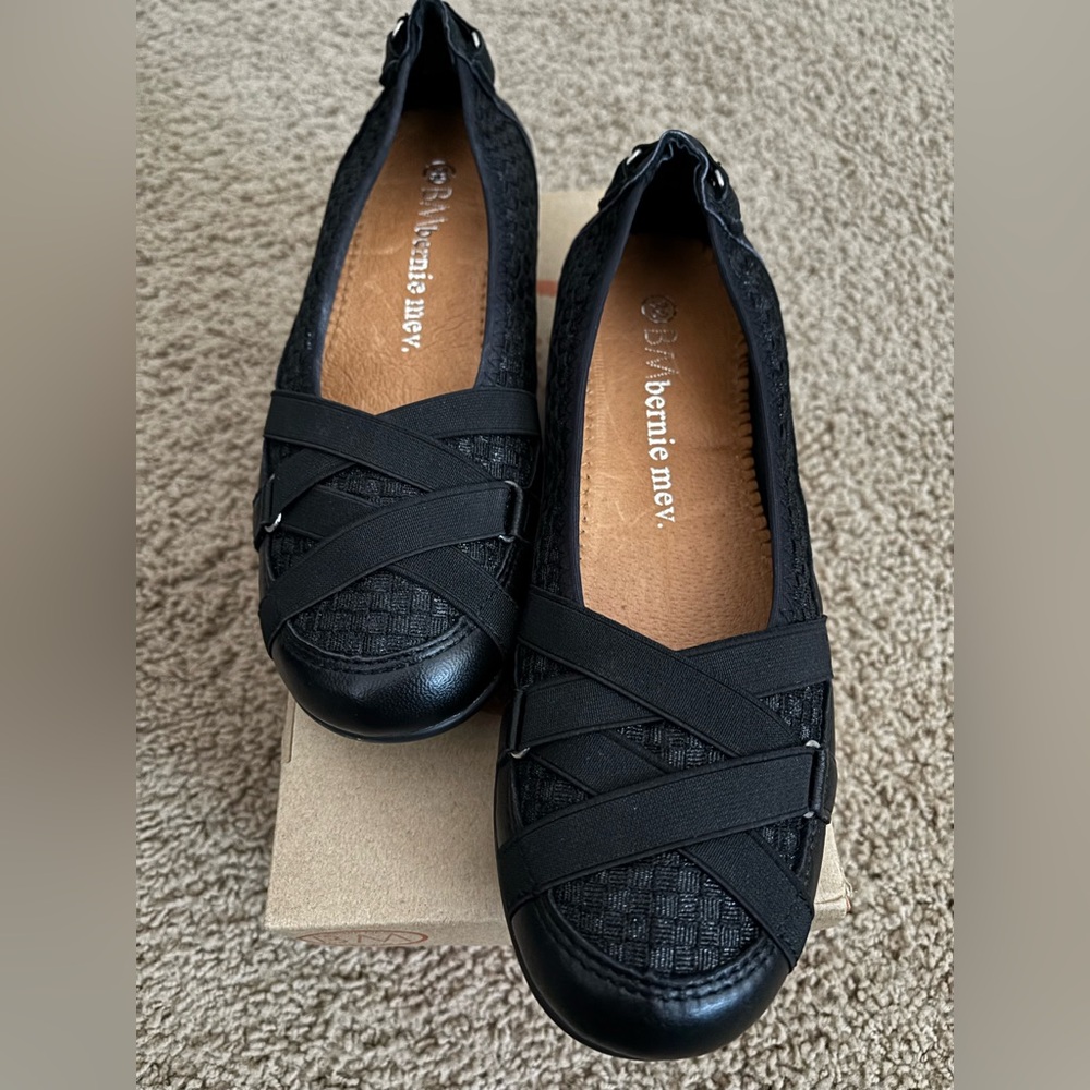 NIB Bernie Mev Valentina Black Flats Size 38